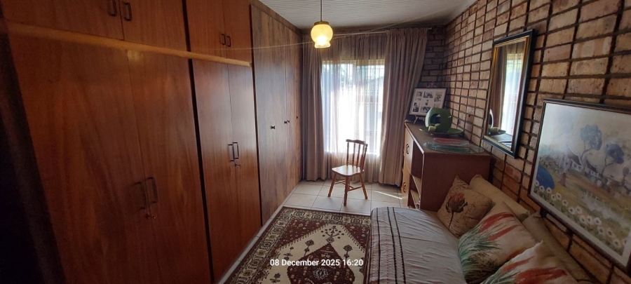 6 Bedroom Property for Sale in Wavecrest Eastern Cape